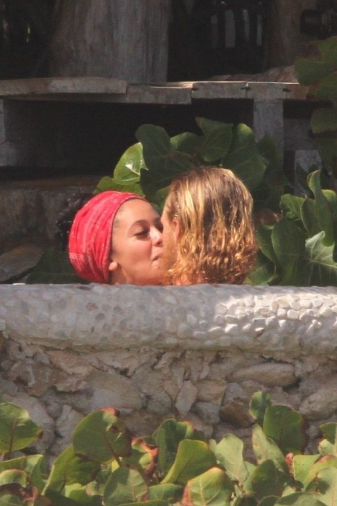 Vanessa Morgan Making Out with Her New Boyfriend  gallery, pic 16