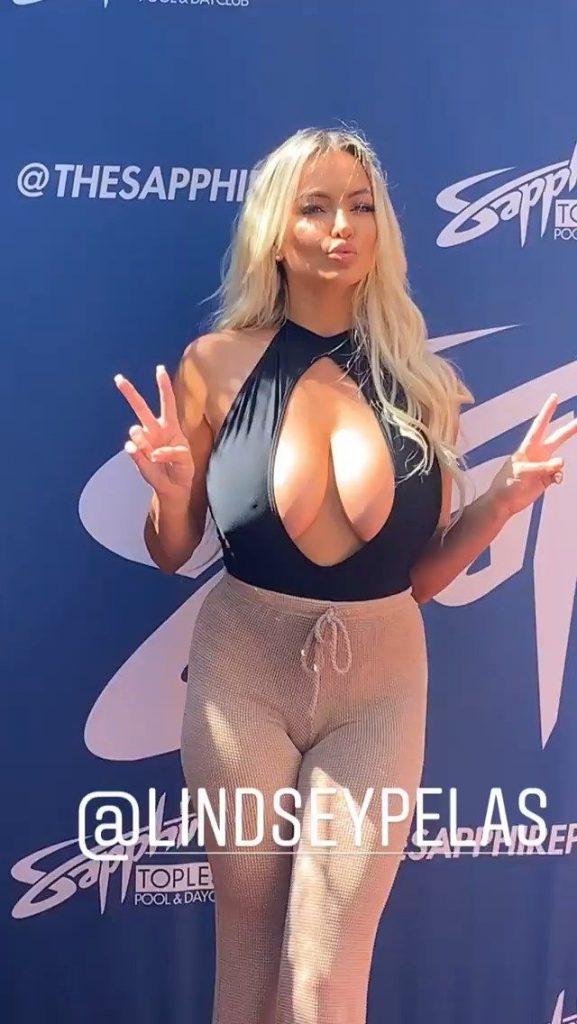 Blonde Bimbo Lindsey Pelas Showing Her Huge Boobs on Cam gallery, pic 34