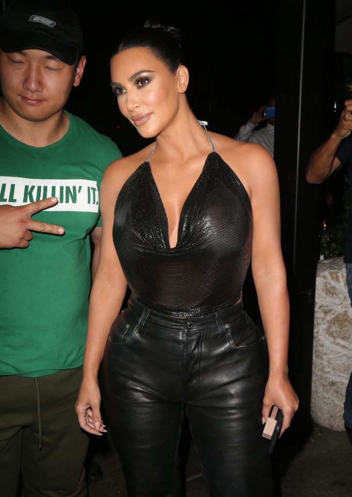 Curvy Bombshell Kim Kardashian Showing Her Boobs and Sexy Back gallery, pic 70