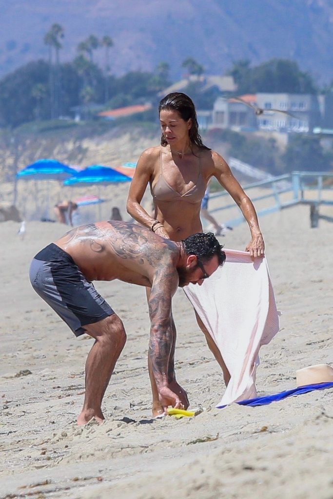 Thirsty MILF Brooke Burke Showing Her Immaculate Body at the Beach gallery, pic 202