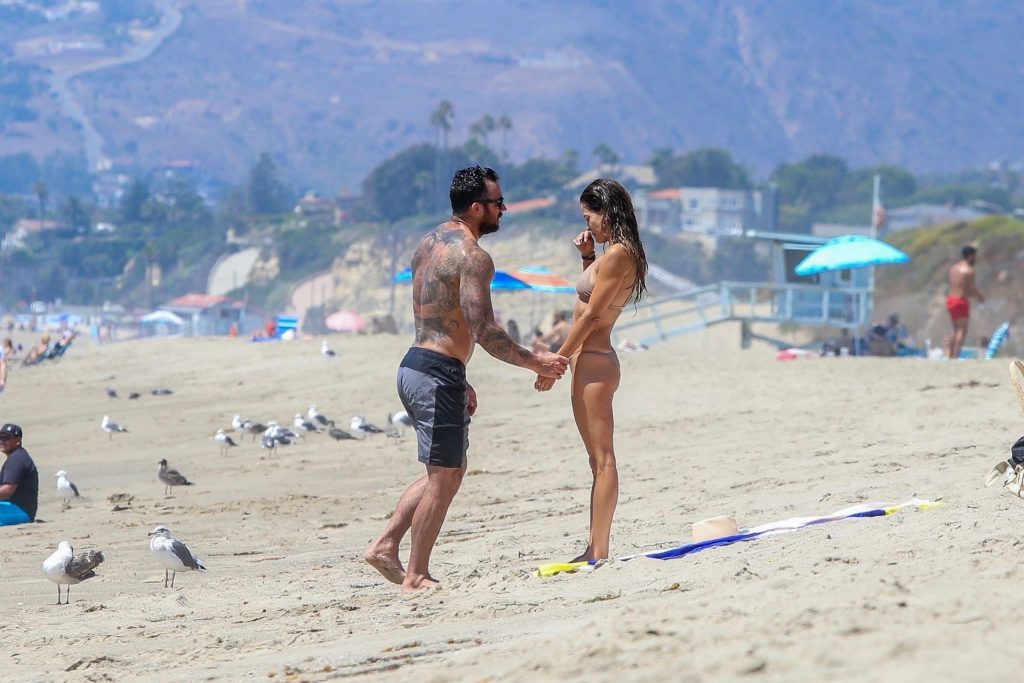 Thirsty MILF Brooke Burke Showing Her Immaculate Body at the Beach gallery, pic 30