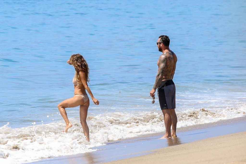 Thirsty MILF Brooke Burke Showing Her Immaculate Body at the Beach gallery, pic 60