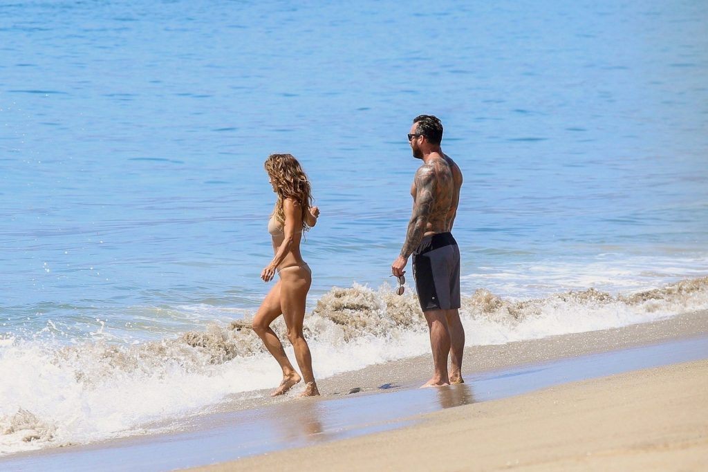 Thirsty MILF Brooke Burke Showing Her Immaculate Body at the Beach gallery, pic 68