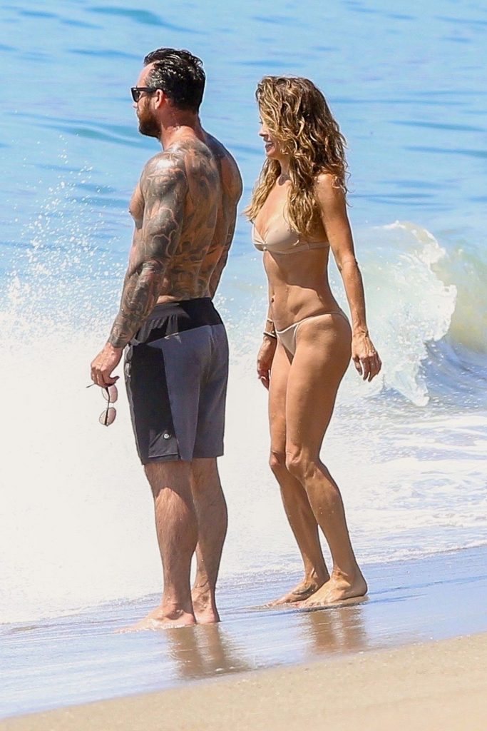 Thirsty MILF Brooke Burke Showing Her Immaculate Body at the Beach gallery, pic 90