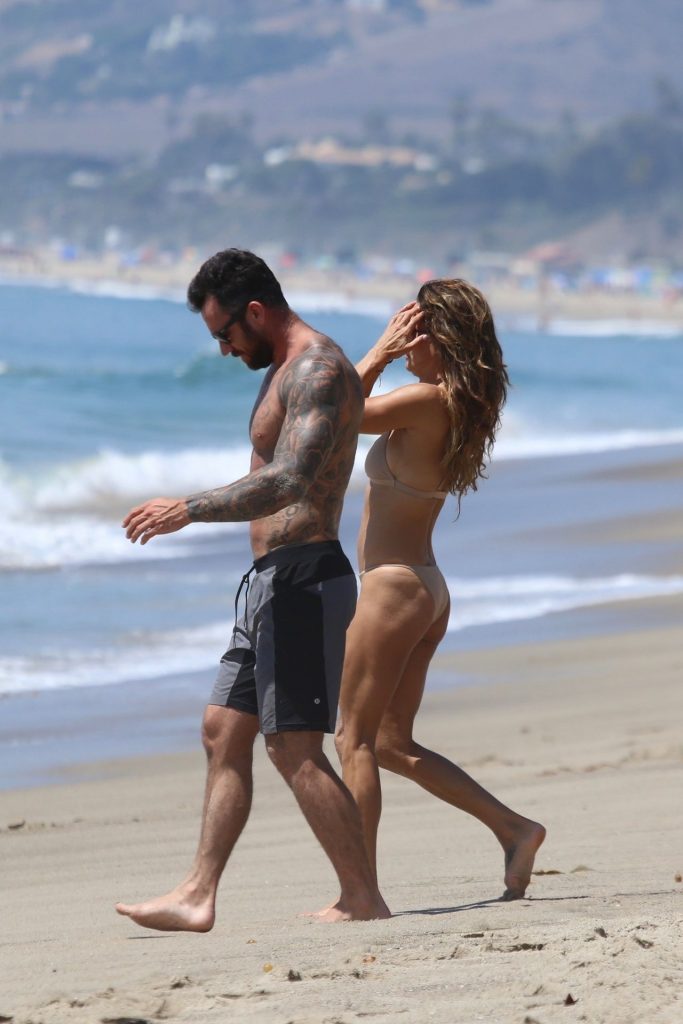 Thirsty MILF Brooke Burke Showing Her Immaculate Body at the Beach gallery, pic 124