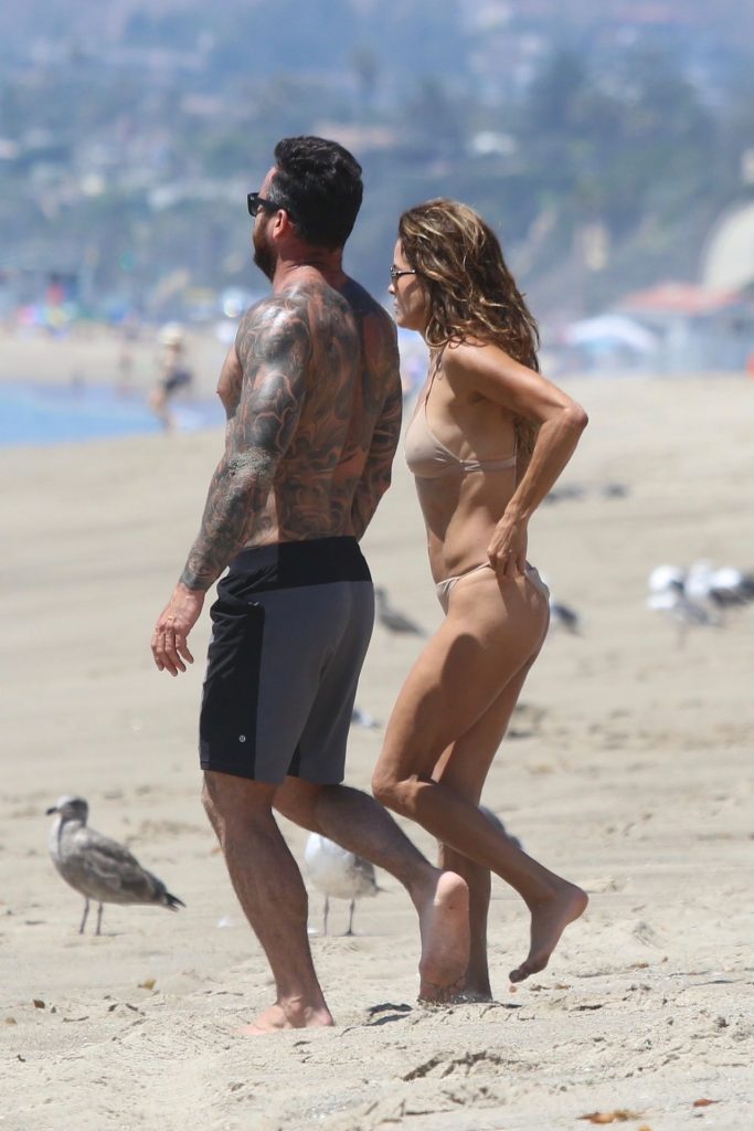 Thirsty MILF Brooke Burke Showing Her Immaculate Body at the Beach gallery, pic 128
