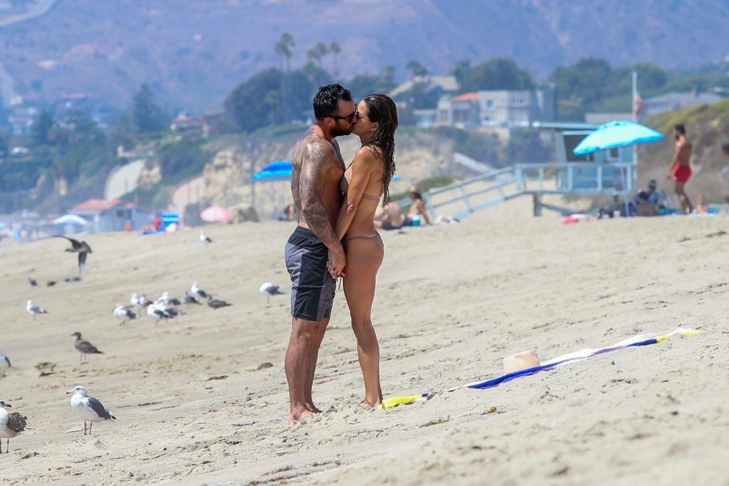 Thirsty MILF Brooke Burke Showing Her Immaculate Body at the Beach gallery, pic 14