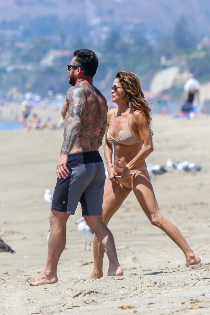 Thirsty MILF Brooke Burke Showing Her Immaculate Body at the Beach gallery, pic 190