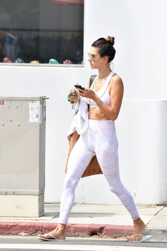 Alessandra Ambrosio Looks Perfect in Her Skintight Yoga Outfit gallery, pic 66