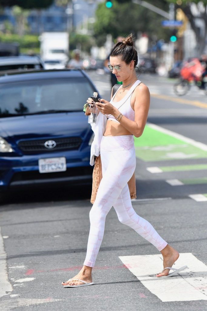 Alessandra Ambrosio Looks Perfect in Her Skintight Yoga Outfit gallery, pic 76