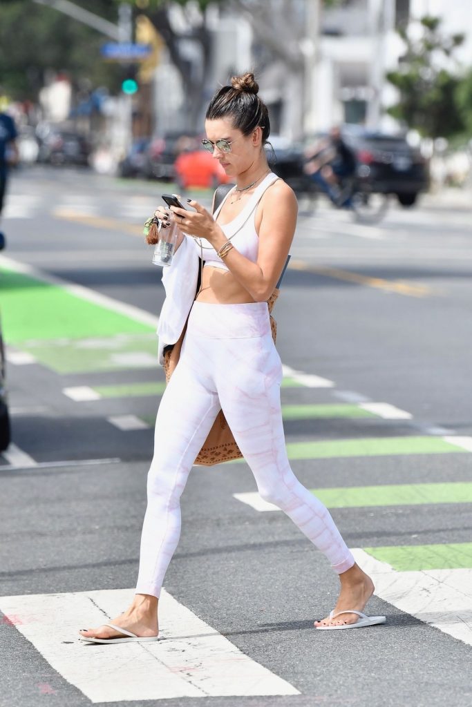 Alessandra Ambrosio Looks Perfect in Her Skintight Yoga Outfit gallery, pic 86