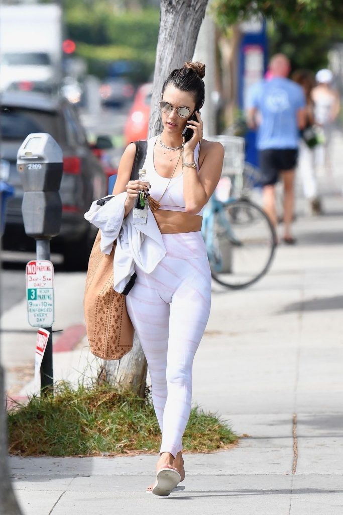 Alessandra Ambrosio Looks Perfect in Her Skintight Yoga Outfit gallery, pic 100