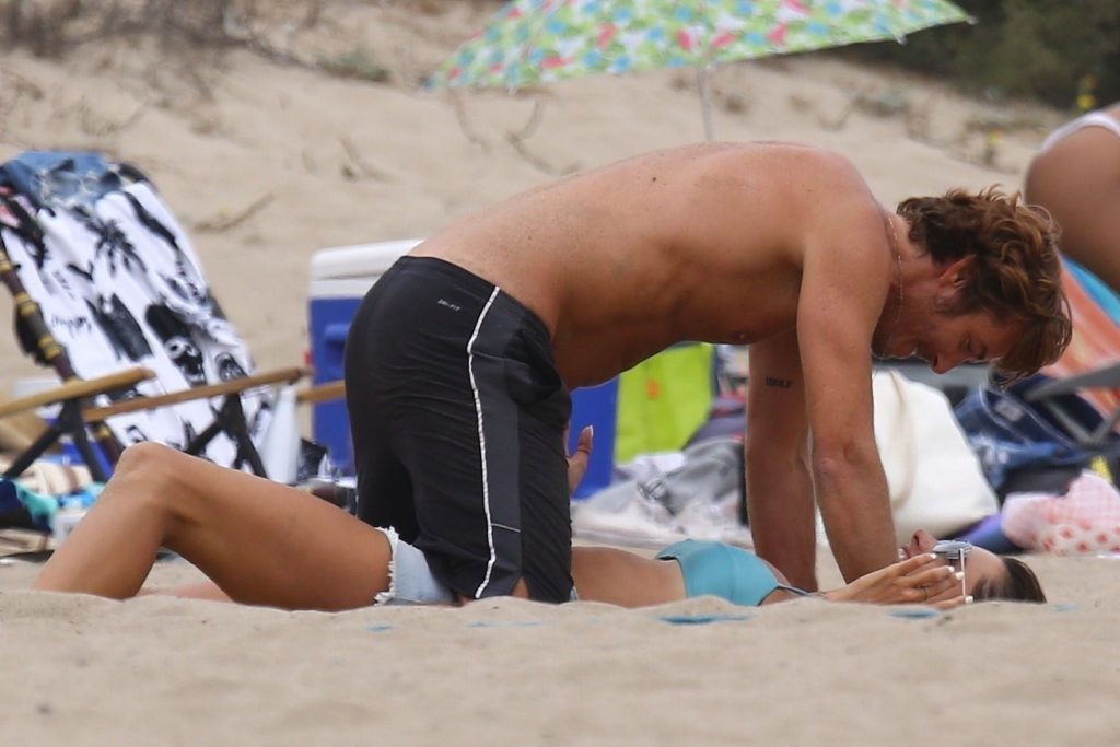 Model Alessandra Ambrosio Shows Her Immaculate Body on a Beach gallery, pic 42