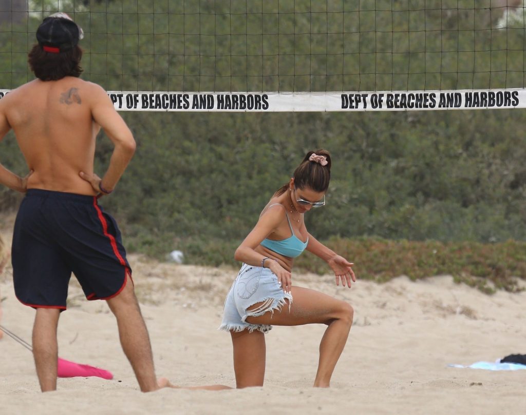 Model Alessandra Ambrosio Shows Her Immaculate Body on a Beach gallery, pic 74