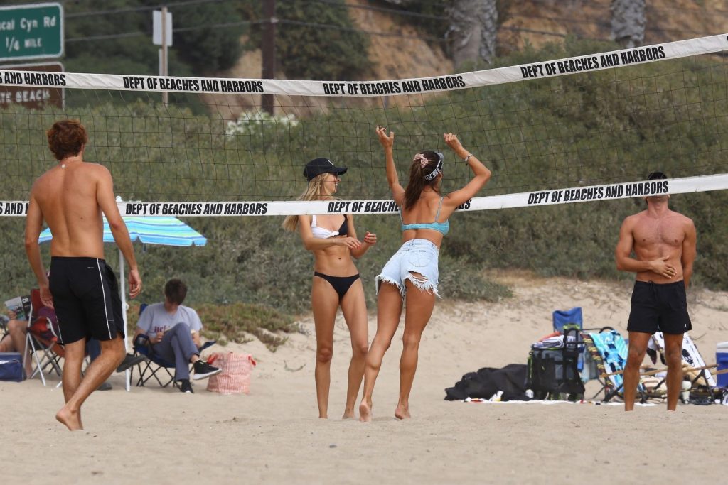 Model Alessandra Ambrosio Shows Her Immaculate Body on a Beach gallery, pic 164