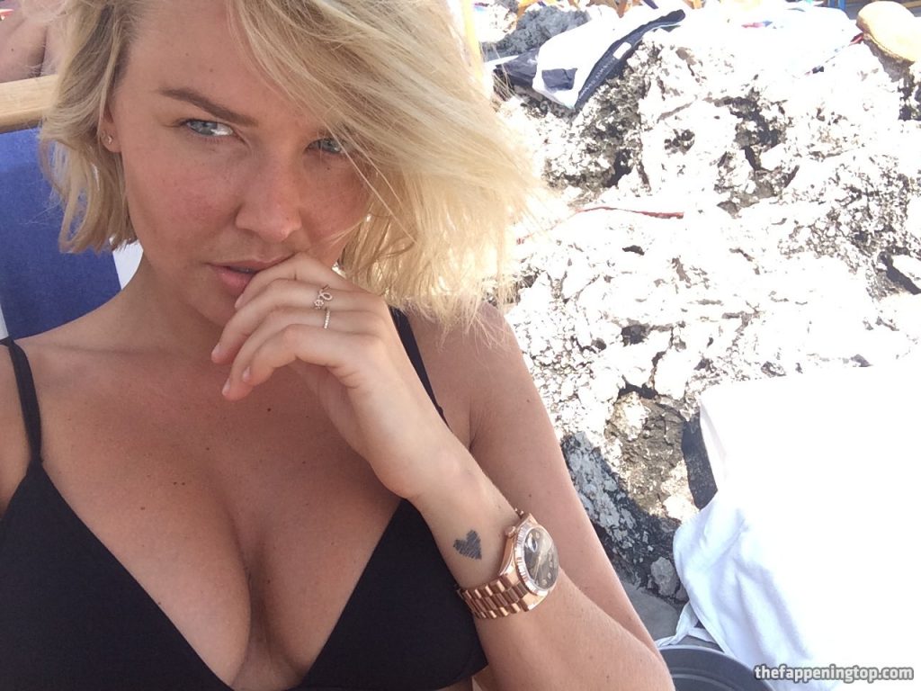 Shameless Lara Bingle Shows Her Huge Natural Boobs on a Beach gallery, pic 250