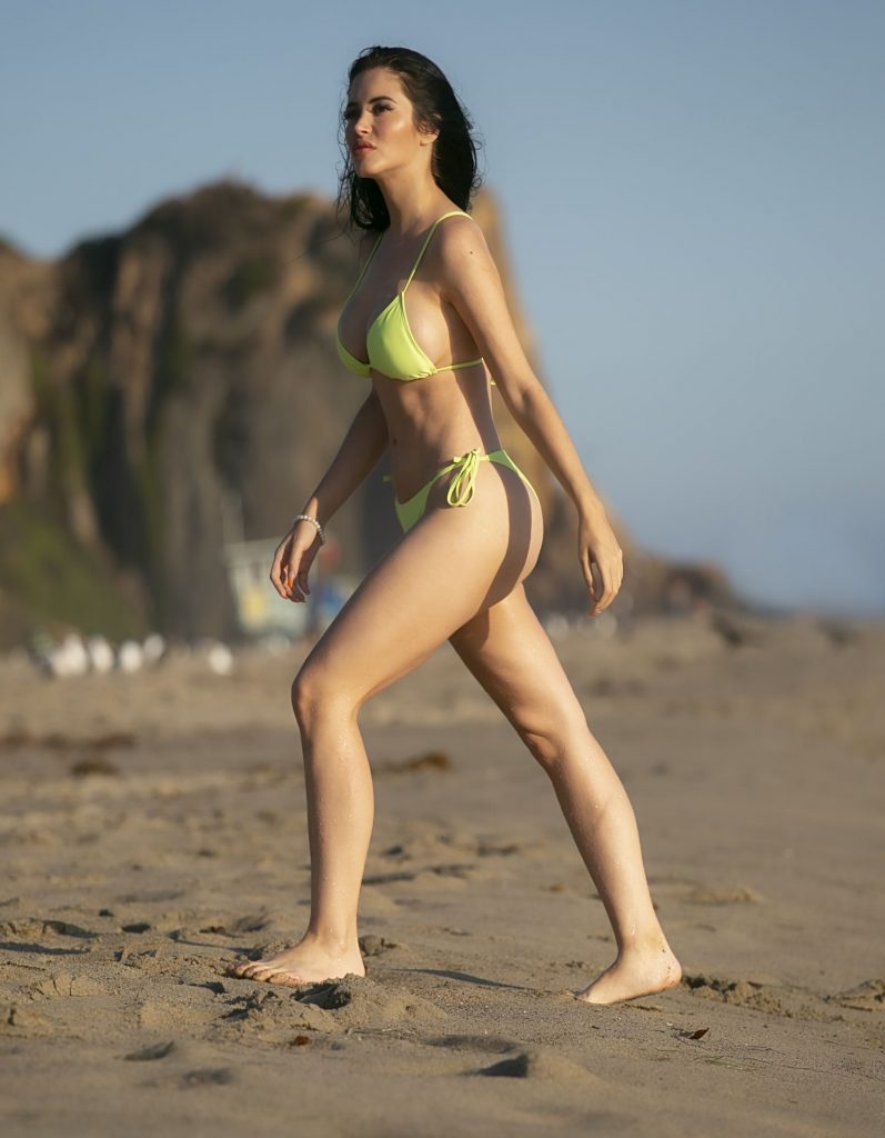 Brazilian Celebrity Claudia Alende Shows Her Hot Bikini Body gallery, pic 50