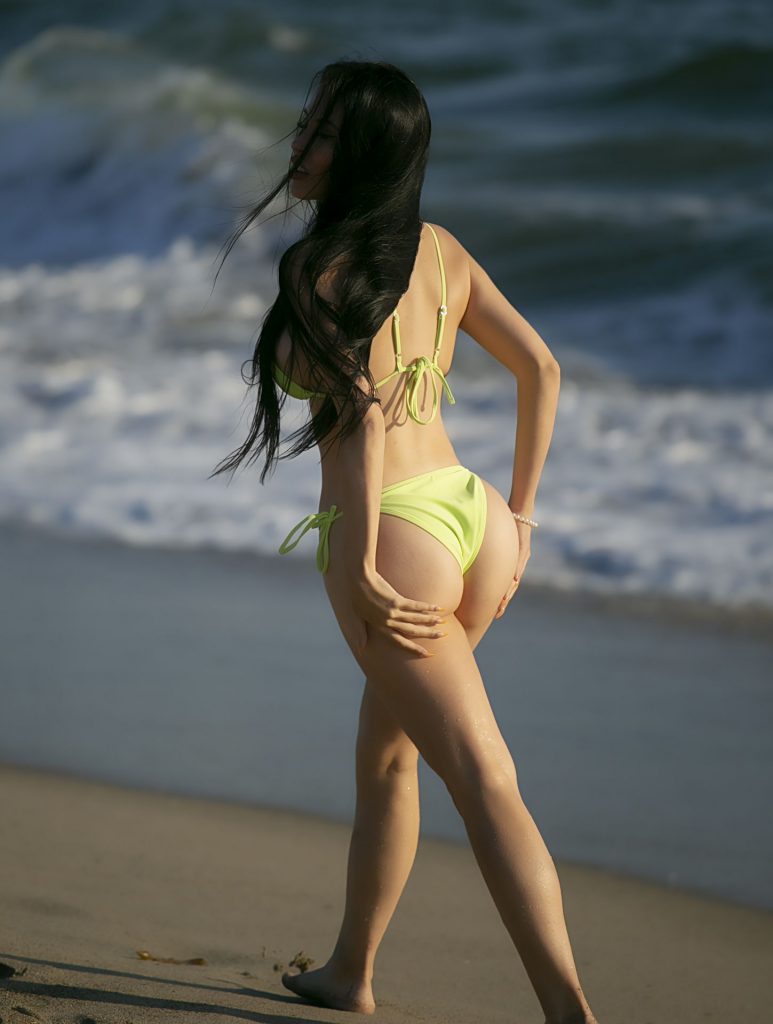 Brazilian Celebrity Claudia Alende Shows Her Hot Bikini Body gallery, pic 54