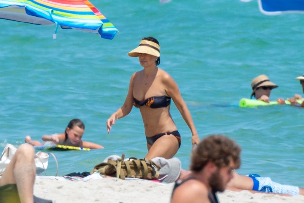 Spanish Babe Raquel Perera Showing Off Her Hot Bikini Body gallery, pic 20