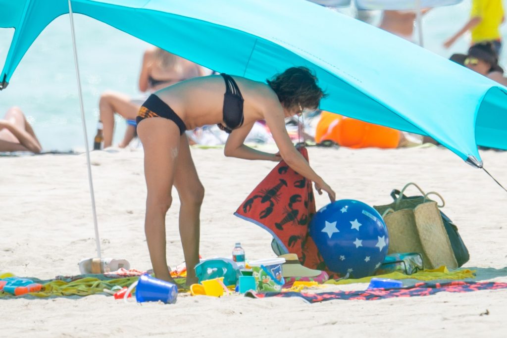 Spanish Babe Raquel Perera Showing Off Her Hot Bikini Body gallery, pic 52