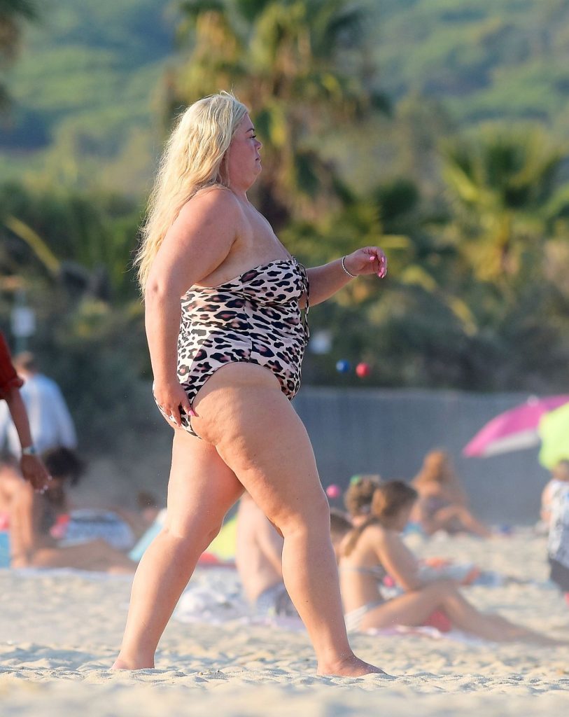 Fat Mature Lady Gemma Collins Shows Her Folds in a Swimsuit gallery, pic 54