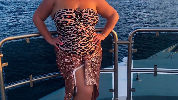 Fat Mature Lady Gemma Collins Shows Her Folds in a Swimsuit
