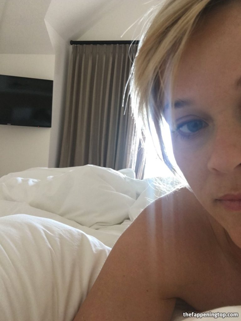 Hollywood A-Lister Reese Witherspoon Baring Her Big Boobs gallery, pic 22