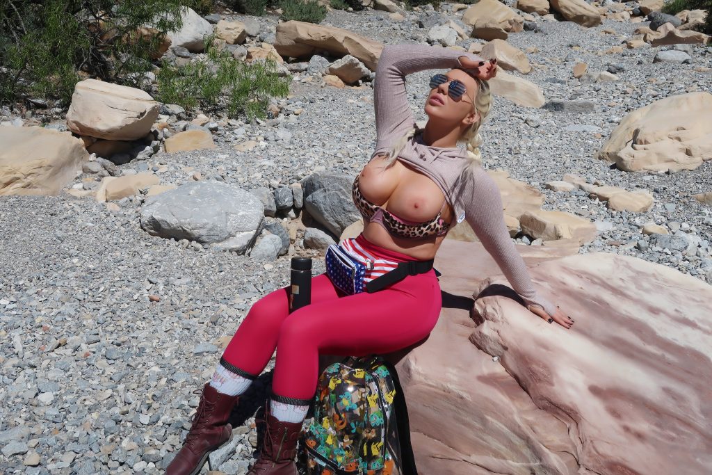 YouTuber Tara Babcock Showing Her Big Boobs While Hiking gallery, pic 6