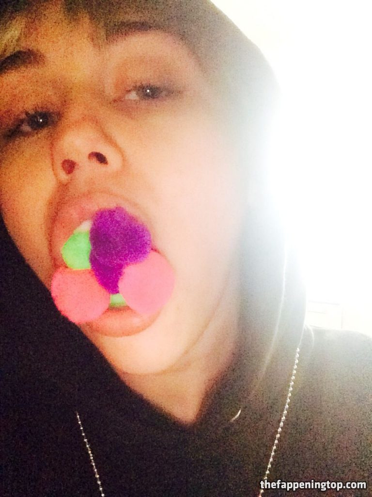 Miley Cyrus’ Raunchiest Leaked and Naked Phots (Of All Time) gallery, pic 170