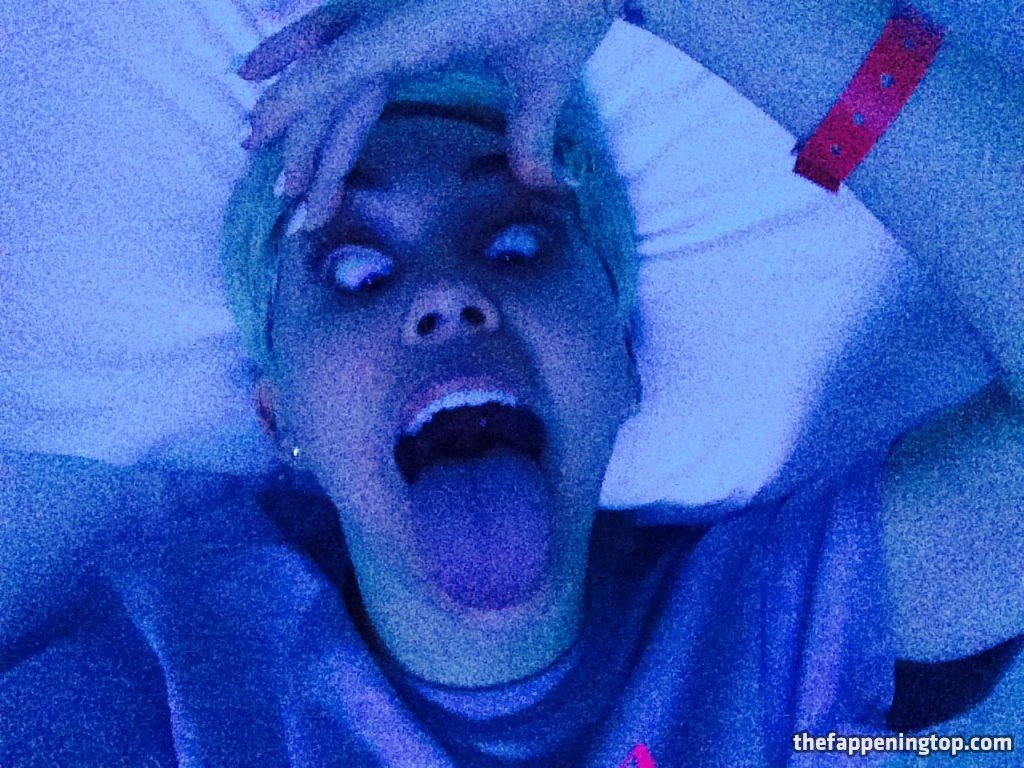Miley Cyrus’ Raunchiest Leaked and Naked Phots (Of All Time) gallery, pic 176