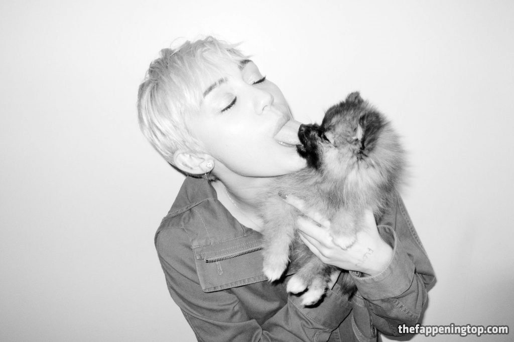 Miley Cyrus’ Raunchiest Leaked and Naked Phots (Of All Time) gallery, pic 194