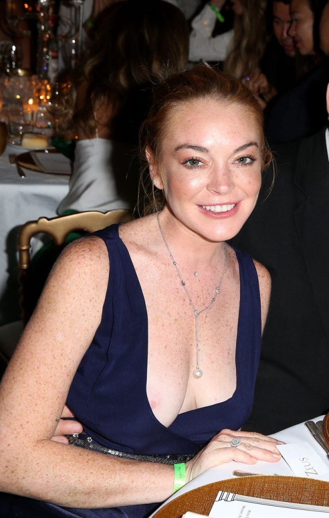 Busty Redhead Lindsay Lohan Accidentally Flashes Her Nipple gallery, pic 2
