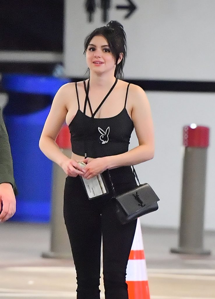 Stacked Bombshell Ariel Winter Accidentally Busts Out of Her Top gallery, pic 2