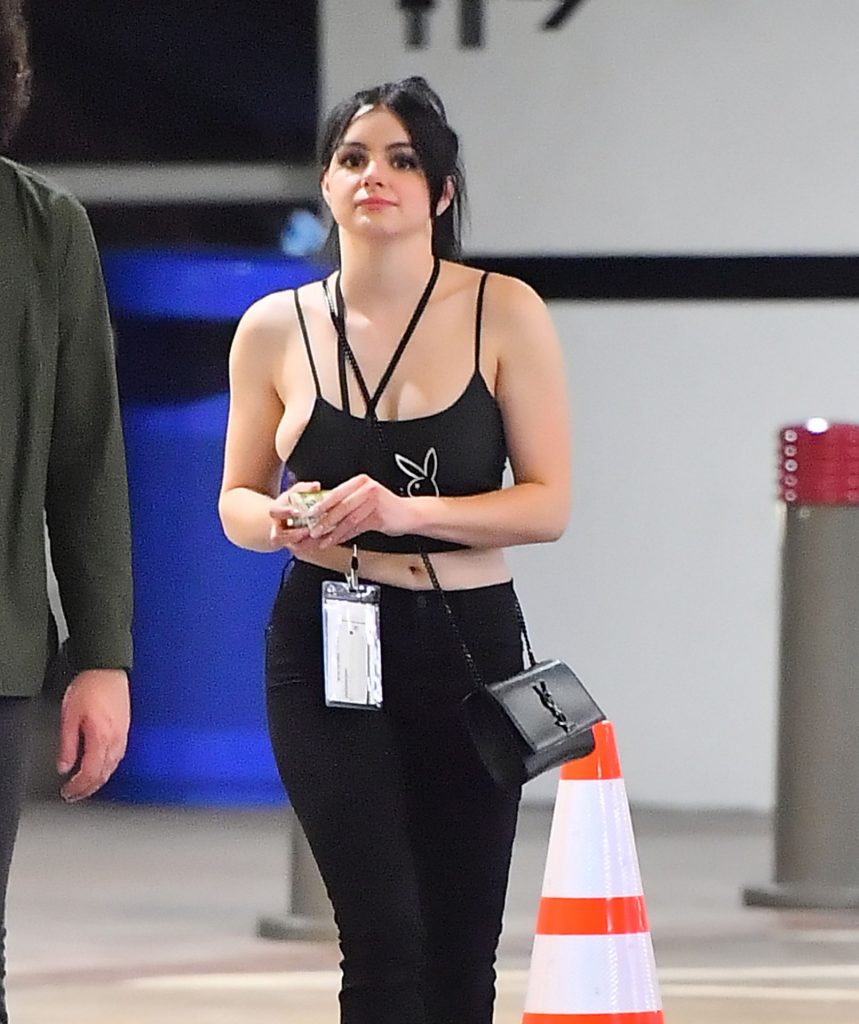 Stacked Bombshell Ariel Winter Accidentally Busts Out of Her Top gallery, pic 28