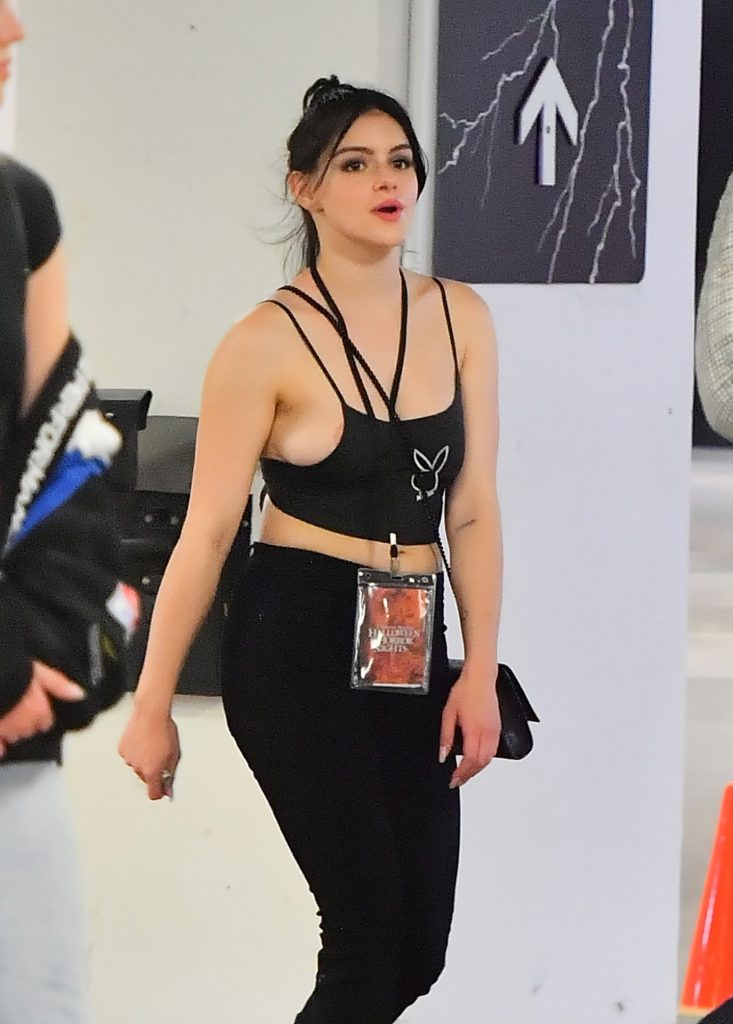 Stacked Bombshell Ariel Winter Accidentally Busts Out of Her Top gallery, pic 46