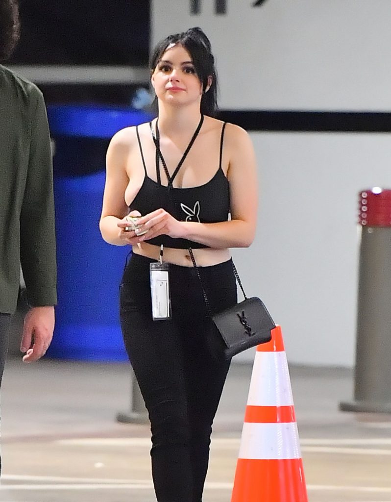 Stacked Bombshell Ariel Winter Accidentally Busts Out of Her Top gallery, pic 50