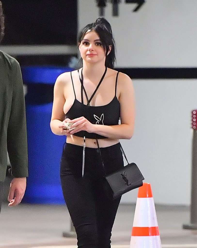 Stacked Bombshell Ariel Winter Accidentally Busts Out of Her Top gallery, pic 72