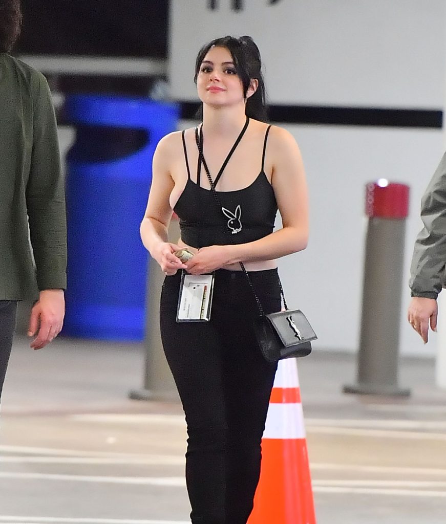 Stacked Bombshell Ariel Winter Accidentally Busts Out of Her Top gallery, pic 8