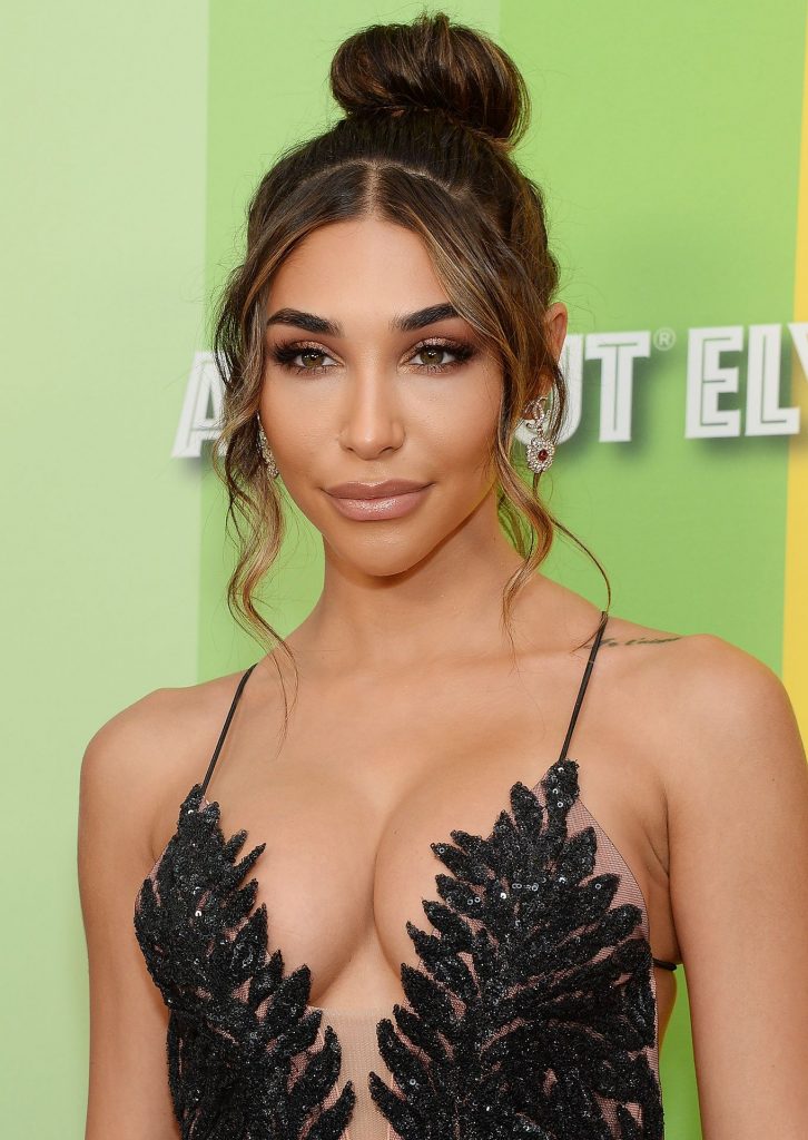 Smoldering Brunette Chantel Jeffries Shows Her Ginormous Boobs gallery, pic 20