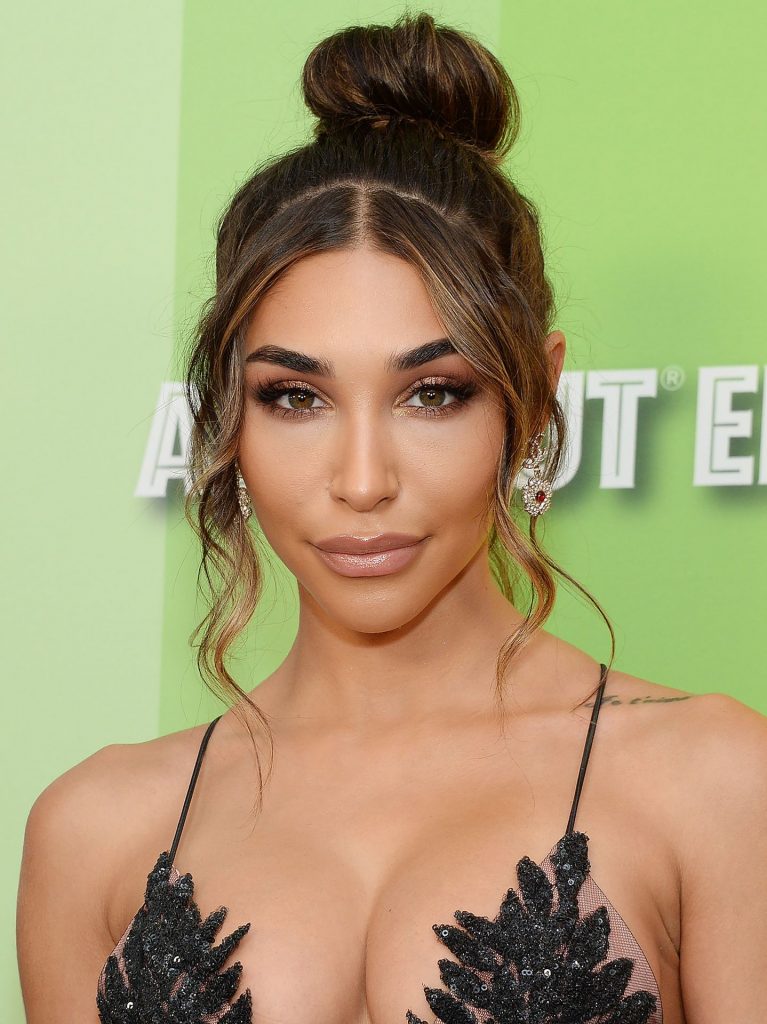 Smoldering Brunette Chantel Jeffries Shows Her Ginormous Boobs gallery, pic 14