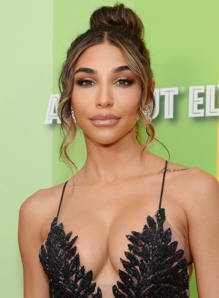 Smoldering Brunette Chantel Jeffries Shows Her Ginormous Boobs gallery, pic 16