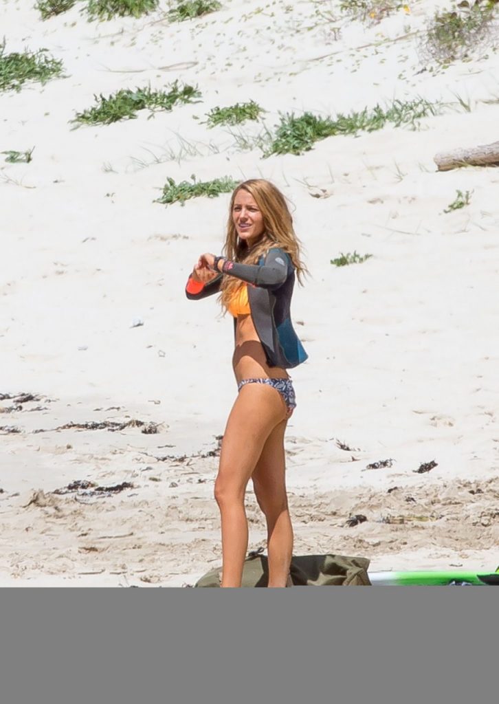 Blonde Actress Blake Lively Looks Flawless in Her Bikini gallery, pic 68