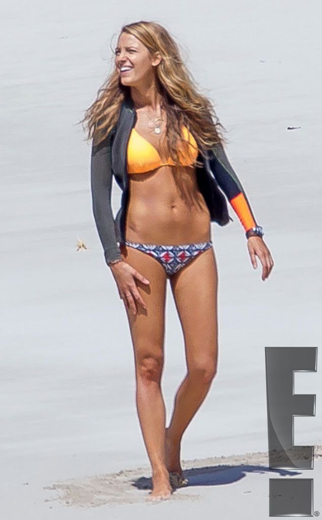 Blonde Actress Blake Lively Looks Flawless in Her Bikini gallery, pic 18