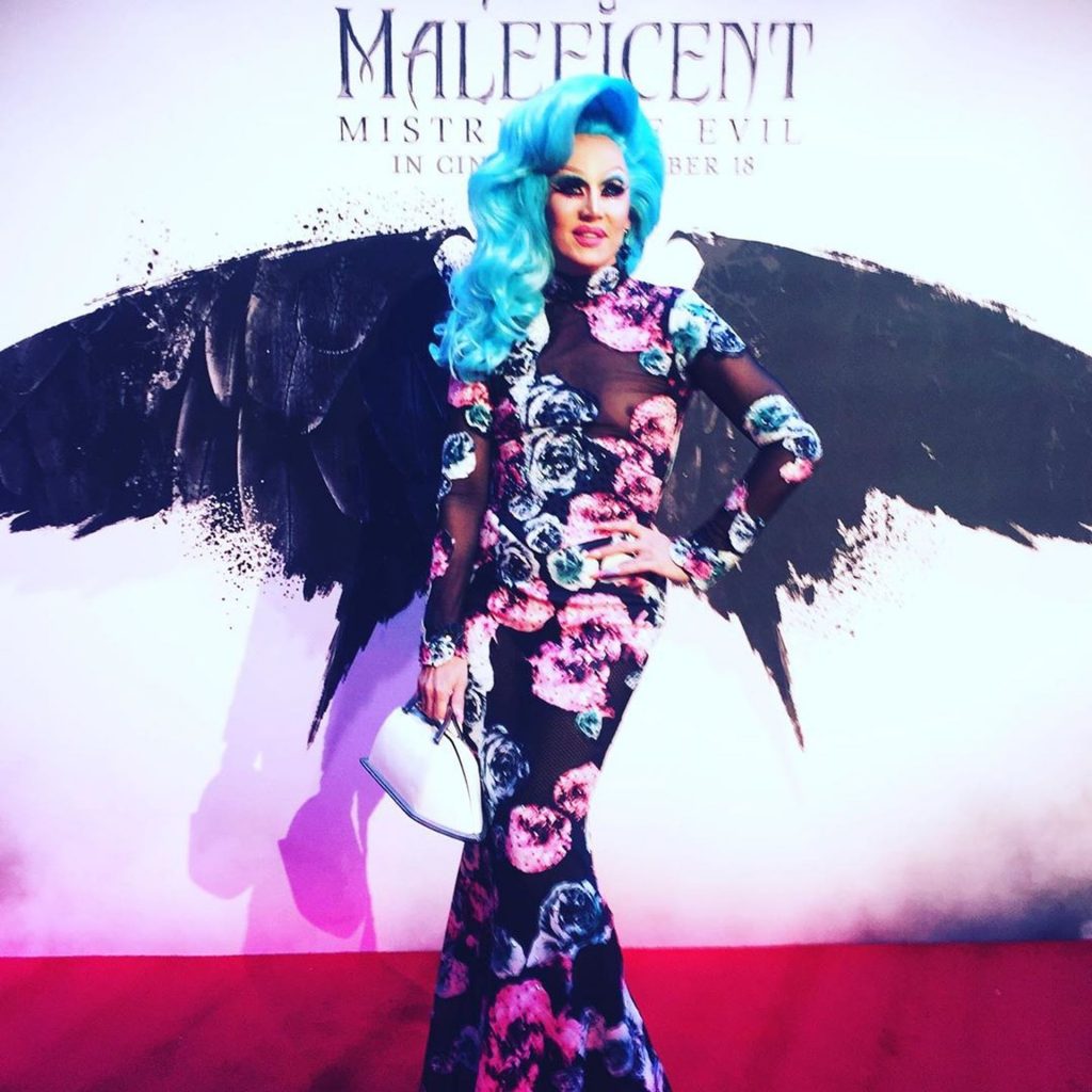 Drag Queen Charlie Hides Showing His Nipple on the Red Carpet gallery, pic 6