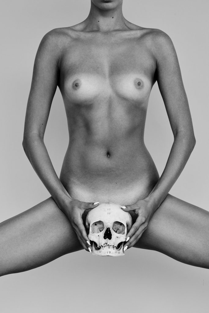 Naked Model Brianna Mellon Covers Her Pussy with a Human Skull gallery, pic 12