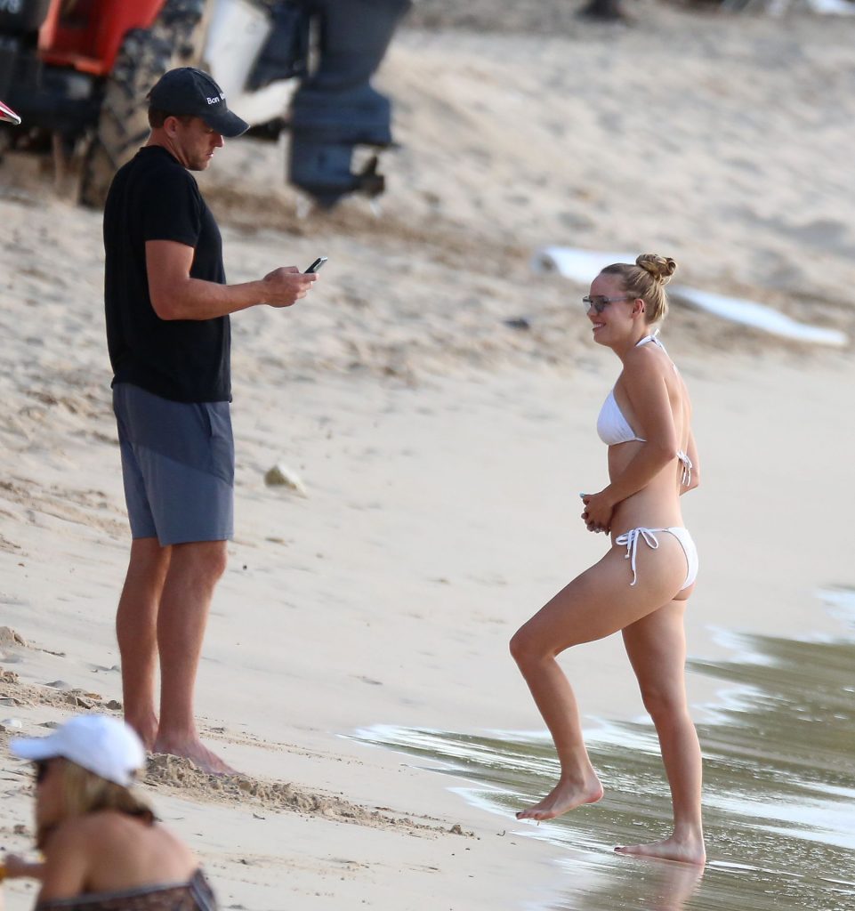 Leggy Caroline Wozniacki Showing Her Tight Body in a Hot Bikini gallery, pic 22
