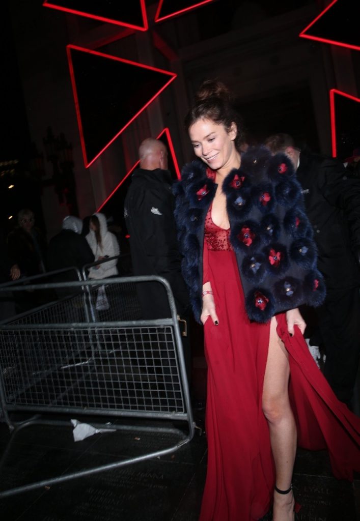 Anna Friel Showing Her Gorgeous Breasts in a See-Through Dress gallery, pic 8