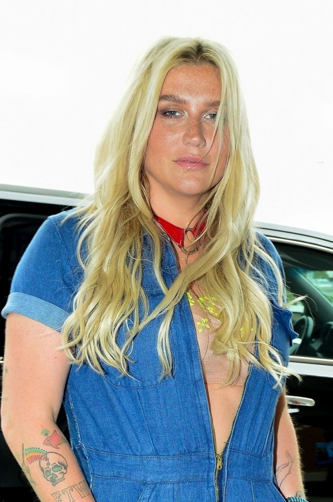 Denim-Clad Kesha Winks at the Camera and Looks Stoned  gallery, pic 56