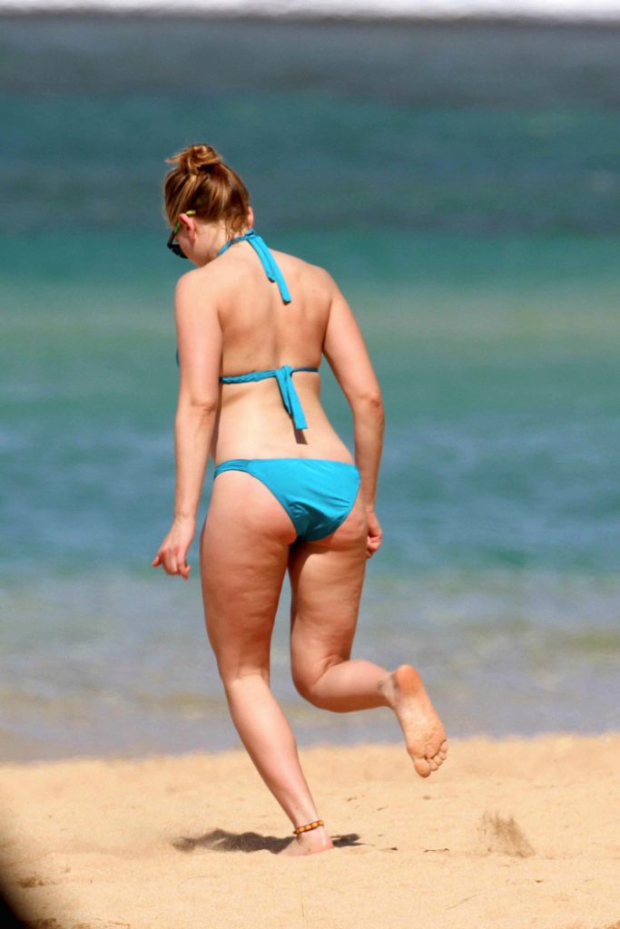 Thick Blonde Scarlett Johansson Showing Her Hot Bikini Body gallery, pic 12