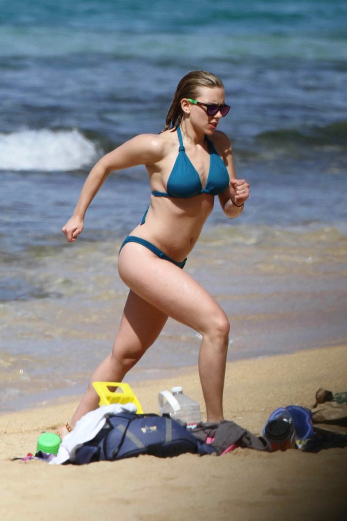 Thick Blonde Scarlett Johansson Showing Her Hot Bikini Body gallery, pic 14